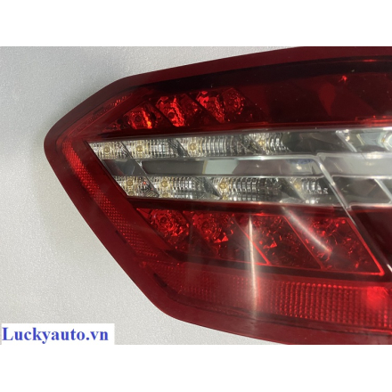 Đèn hậu miếng ngoài xe Mercedes E300 đời 2010_ A2129060558